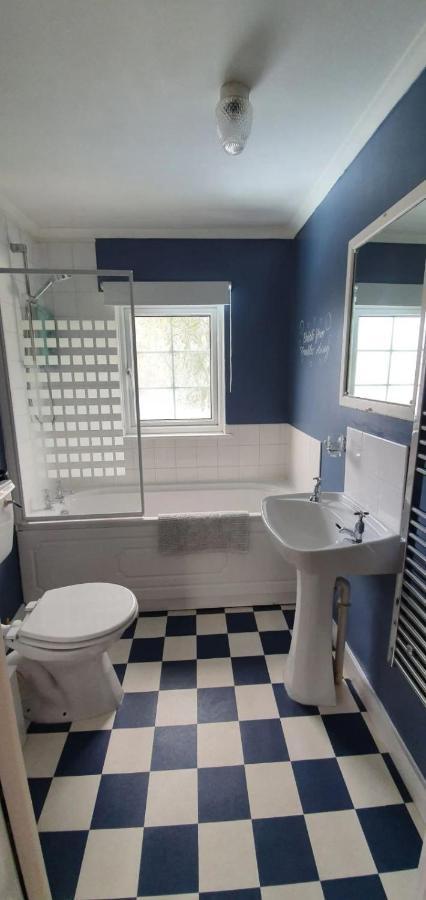Beautiful 1 Bedroom Cottage With Courtyard. Deal Esterno foto