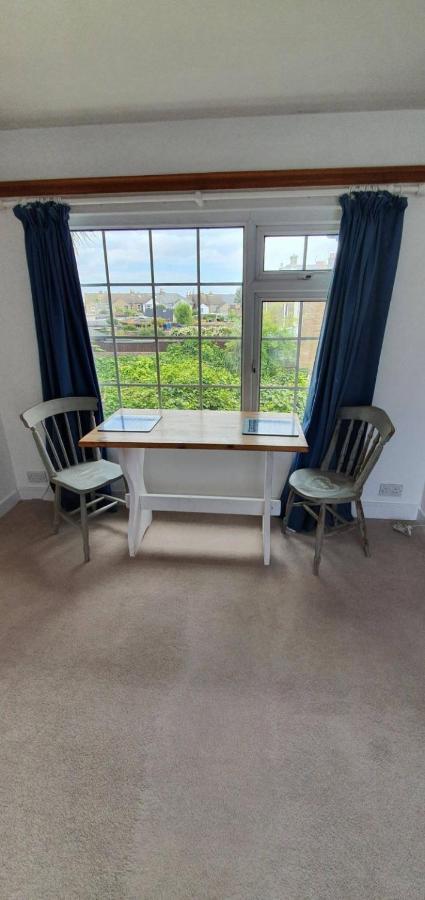 Beautiful 1 Bedroom Cottage With Courtyard. Deal Esterno foto