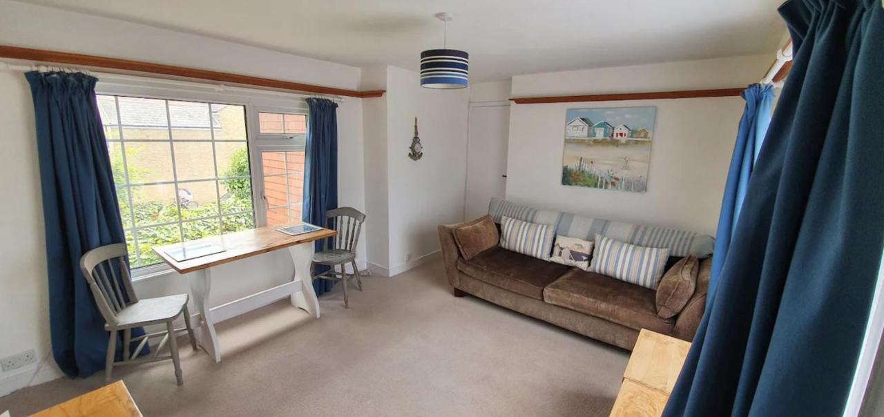 Beautiful 1 Bedroom Cottage With Courtyard. Deal Esterno foto