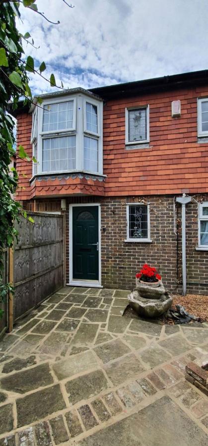 Beautiful 1 Bedroom Cottage With Courtyard. Deal Esterno foto