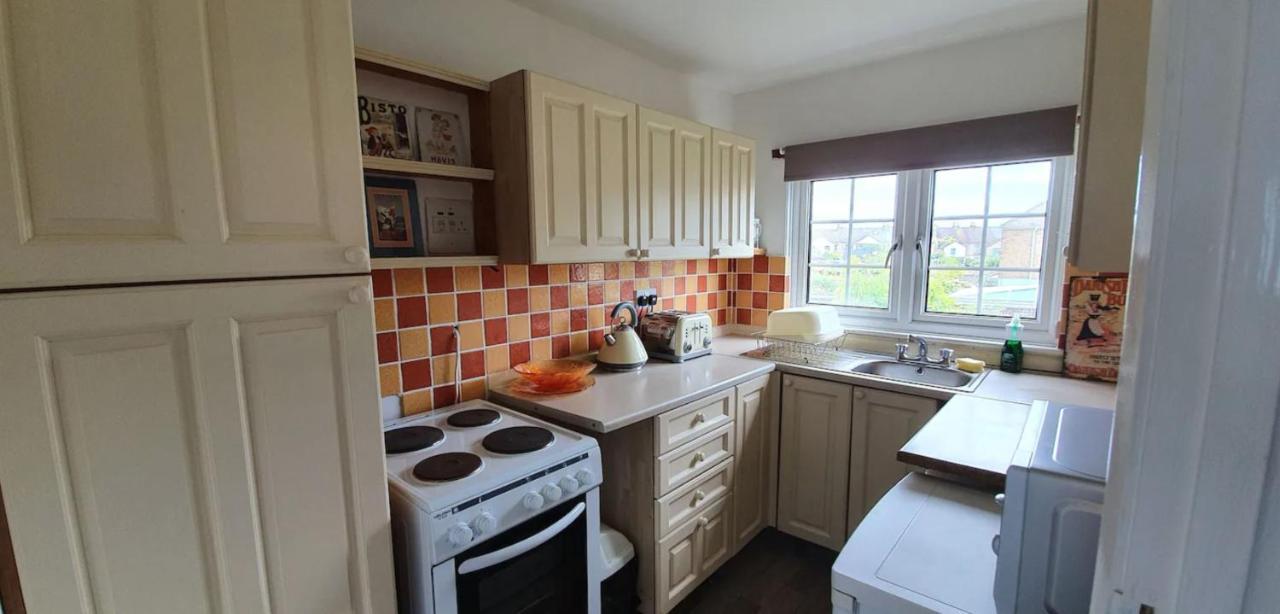 Beautiful 1 Bedroom Cottage With Courtyard. Deal Esterno foto